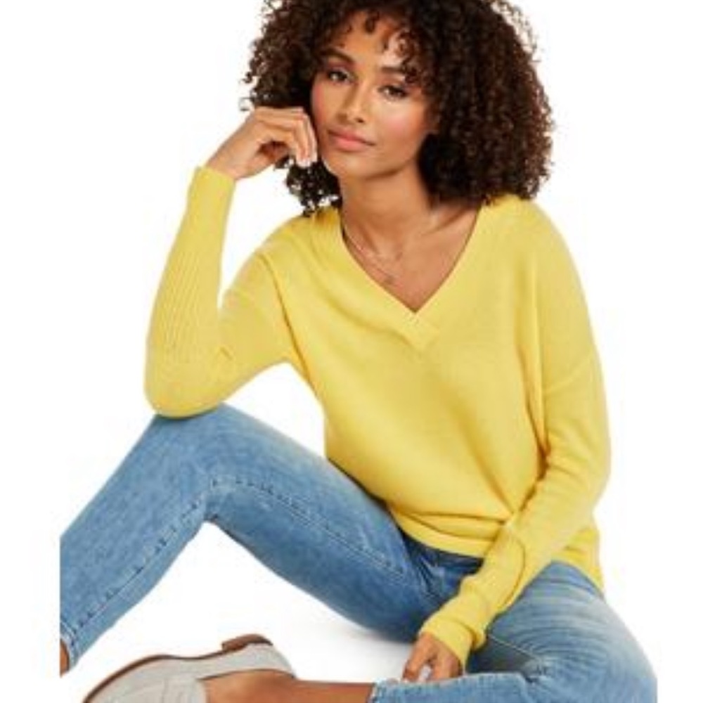 Charter Club luxury 100% Cashmere yellow v-neck sweater flowy